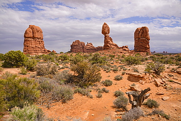 Balanced Rock, Arches National Park, Utah, United States of America, North America