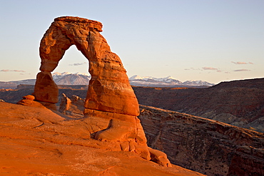 Delicate Arch at sunset, Arches National Park, Utah, United States of America, North America