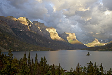 St. Mary Lake and Wild Goose Island on a cloudy morning, Glacier National Park, Montana, United States of America, North America