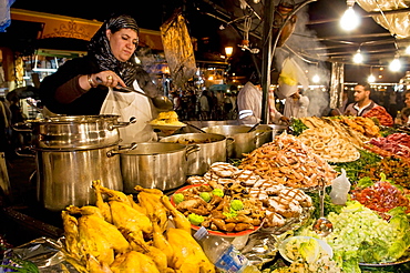 Cook selling food from her stall in the Djemaa el Fna (Place Jemaa El Fna), Marrakech, Morocco, North Africa, Africa