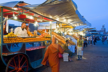 Orange juice seller, Place Jemaa El Fna (Djemaa El Fna), Marrakesh (Marrakech), Morocco, North Africa, Africa