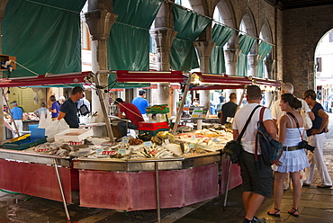 Fish market at Ponte di Rialto, Venice, Veneto, Italy, Europe