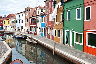 Houses on the waterfront, Burano, Venice, UNESCO World Heritage Site, Veneto, Italy, Europe