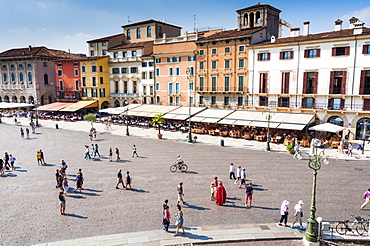 Piazza Bra, Verona, UNESCO World Heritage Site, Veneto, Italy, Europe