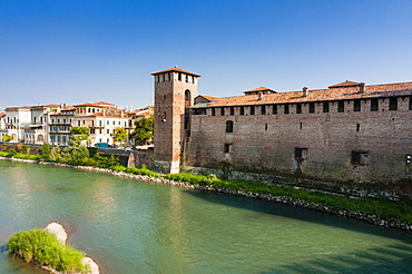 Castelvecchio fortress dating from 1355, River Adige, Verona, UNESCO World Heritage Site, Veneto, Italy, Europe