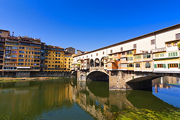 Ponte Vecchio and River Arno, Florence (Firenze), UNESCO World Heritage Site, Tuscany, Italy, Europe