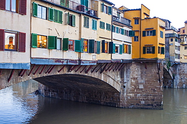 Ponte Vecchio and River Arno, Florence (Firenze), UNESCO World Heritage Site, Tuscany, Italy, Europe