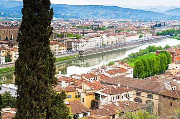 View of city center of Florence, River Arno, Florence (Firenze), UNESCO World Heritage Site, Tuscany, Italy, Europe