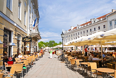 Bar in Raekoja Square (Raekoja Plats), Tartu, Estonia, Baltic States, Europe