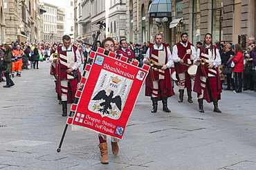 Flagwavers of l'Aquila, Via Calzaiuoli, UNESCO World Heritage Site, Florence (Firenze), Tuscany, Italy, Europe