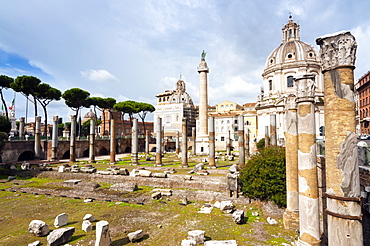 Trajan's column and forum, dome of St. Maria di Loreto (left) and SS.Nome di Maria, Rome, Unesco World Heritage Site, Latium, Italy, Europe