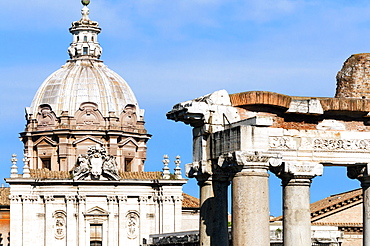 Roman Forum with Temple of Saturn, and the dome of Santi Luca e Martina behind, Rome, UNESCO World Heritage Site, Lazio, Italy, Europe