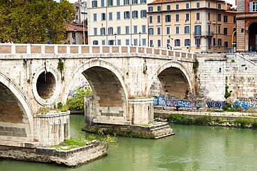 Ponte Sisto (Sisto Bridge) and River Tiber, Rome, UNESCO World Heritage Site, Lazio, Italy, Europe