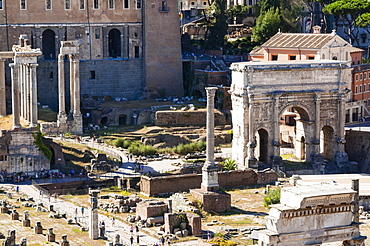 Column of Phocas, Arch of Septimius Severus, Roman Forum, seen from Palatine Hill, UNESCO World Heritage Site, Rome, Lazio, Italy, Europe