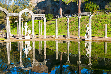 Canopo and Statue of Mars, Hadrian's Villa, UNESCO World Heritage Site, Tivoli, Province of Rome, Latium (Lazio), Italy, Europe