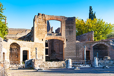 Building of three Exedrae, Hadrian's Villa, UNESCO World Heritage Site, Tivoli, Province of Rome, Latium (Lazio), Italy, Europe