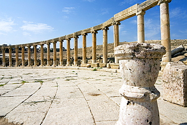 Oval Plaza, colonnade and Ionic columns, Jerash (Gerasa), a Roman Decapolis city, Jordan, Middle East