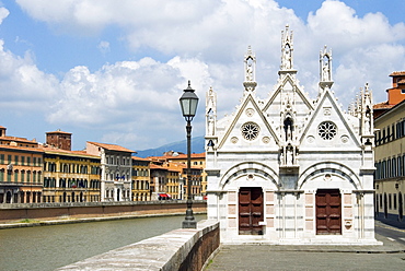 Arno River and Santa Maria della Spina Church, Pisa, Tuscany, Italy, Europe