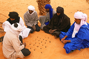 Tuaregs playing haraghba, Southwest desert, Libya, North Africa, Africa