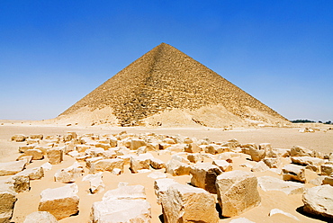 The Red Pyramid (Senefru Pyramid), Dahshur, UNESCO World Heritage Site, near Cairo, Egypt, North Africa, Africa