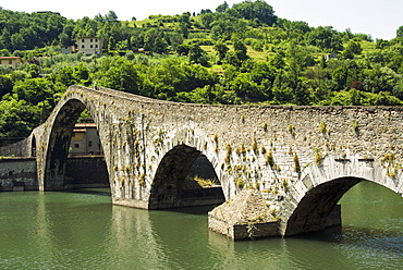 Ponte del Diavolo or Ponte della Maddalena, Borgo a Mozzano, Lucca, Tuscany, Italy, Europe