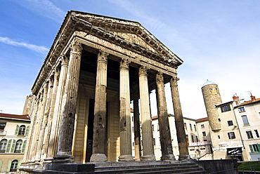 Temple d'Auguste et de Livie, Vienne, Rhone Valley, France, Europe