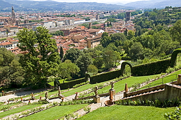 Panoramic view over River Arno and Florence from the Bardini Gardens, Florence (Firenze), Tuscany, Italy, Europe