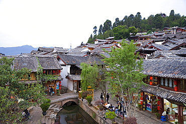 Naxi minority women dancing in Sifang Square, Old Town, Lijiang, UNESCO World Heritage Site, Yunnan Province, China, Asia