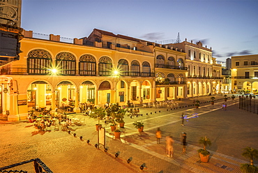 Plaza Vieja, UNESCO World Heritage Site, Havana, Cuba, West Indies, Caribbean, Central America