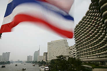 Thai flag and Shangri-La Hotel on the right beside the Chao Phraya River, Bangkok, Thailand, Southeast Asia, Asia