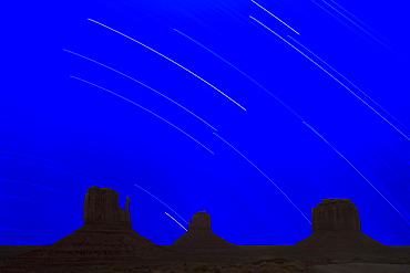 Long explosure resulting in star stripes in sky, Monument Valley Navajo Tribal Park, Arizona Utah border, United States of America, North America