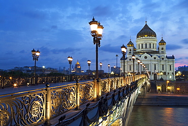 Bridge and Cathedral of Christ the Redeemer at night, Moscow, Russia, Europe