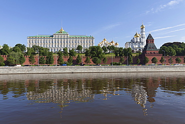 The River Moskva with the Kremlin, Moscow, Russia, Europe