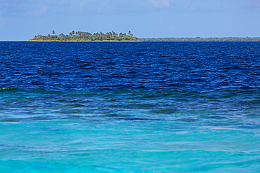 A deserted tropical island in the Indian Ocean in the Northern Huvadhu Atoll, Maldives, Indian Ocean, Asia