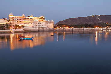 City Palace in Udaipur at night, reflected in Lake Pichola, Udaipur, Rajasthan, India, Asia