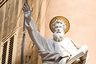 Statue on Tirq San Pawl (St. Paul Street) in old Valletta, UNESCO World Heritage Site and European Capital of Culture 2018, Malta, Mediterranean, Europe