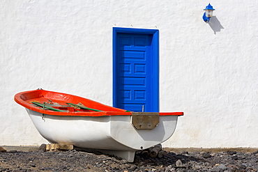 Small boat and traditional house at Playa Pozo Negro on the volcanic island of Fuerteventura, Canary Islands, Spain, Atlantic, Europe