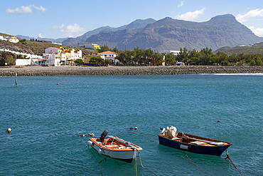 Boats in the harbour, Playa de la Aldea at Los Caserones on the wild west coast of Gran Canaria, Canary Islands, Spain, Atlantic, Europe