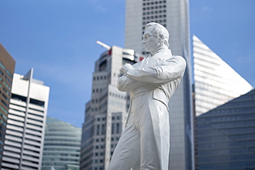 Statue of Sir Stamford Raffles at the Raffles Landing Site on the Singapore River, Singapore, Southeast Asia, Asia