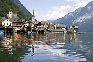 Town of Hallstatt with Christuskirche church spire, Hallstatter See, Austrian Lakes, Austria, Europe