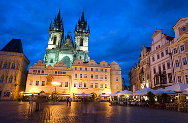 Old Town Square in the evening, with the Church of Our Lady before Tyn in the background, Old Town, Prague, Czech Republic, Europe