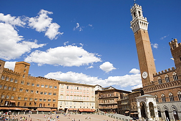 Piazza del Campo with Palazzo Pubblico, Sienna, Tuscany, Italy