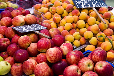 Fruit for sale, Mercado Central (Central Market), Valencia, Mediterranean, Costa del Azahar, Spain, Europe