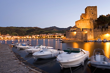 Boats in harbour, Chateau Royal, Eglise Notre-Dame-des-Anges, Collioure, Pyrenees-Orientales, Languedoc, France, Europe