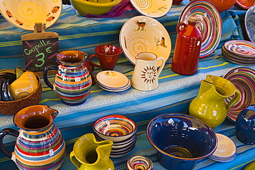 Traditional pottery, market, Collioure, Pyrenees-Orientales, Cote Vermeille, France, Europe