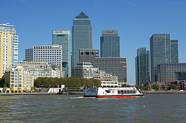 Canary Wharf viewed from Canada Water, Docklands, London, England, United Kingdom, Europe