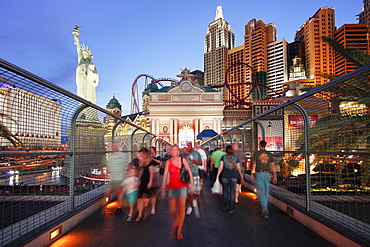 The Statue of Liberty outside the famous New York New York Hotel, Las Vegas, Nevada, United States of America, North America