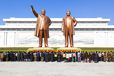 Mansudae Grand Monument, statues of former Presidents Kim Il Sung and Kim Jong Il, Mansudae Assembly Hall on Mansu Hill, Pyongyang, Democratic People's Republic of Korea (DPRK), North Korea, Asia