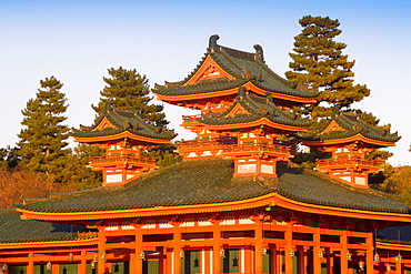 Impressive shrine complex of Heian-Jingu (Shrine), built in 1895, Kyoto City, Kansai Region, Honshu, Japan, Asia