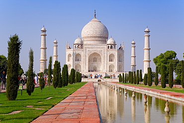 India, Uttar Pradesh, The Taj Mahal, this Mughal mausoleum has become the tourist emblem of India